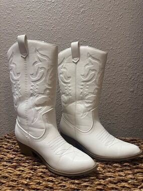 Dream Pairs White Women's Embroidered Pointed-Toe Mid-Calf Western Boots, Sz:6.5